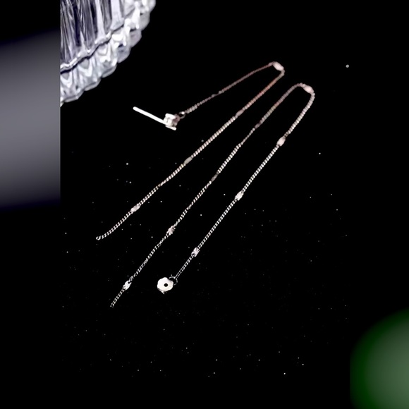 WOMANS LONG DANGLING EARRINGS - Picture 2 of 4